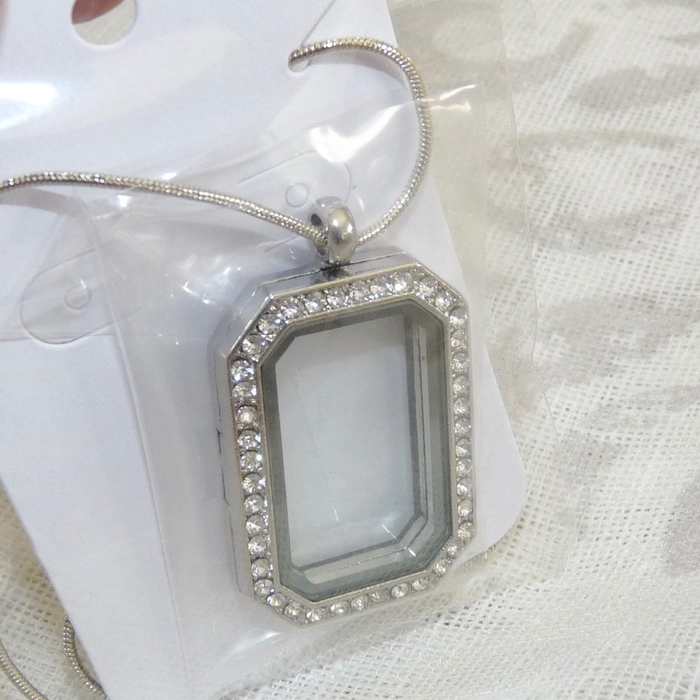FL *U Choose* Floating Memory Locket Pendants Oval,Pear,Square,Flower, w/10 char - Picture 7 of 9
